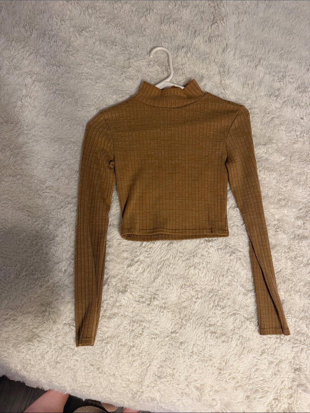 Missguided + Ribbed Mock Neck Long-Sleeve Crop Top - Brown